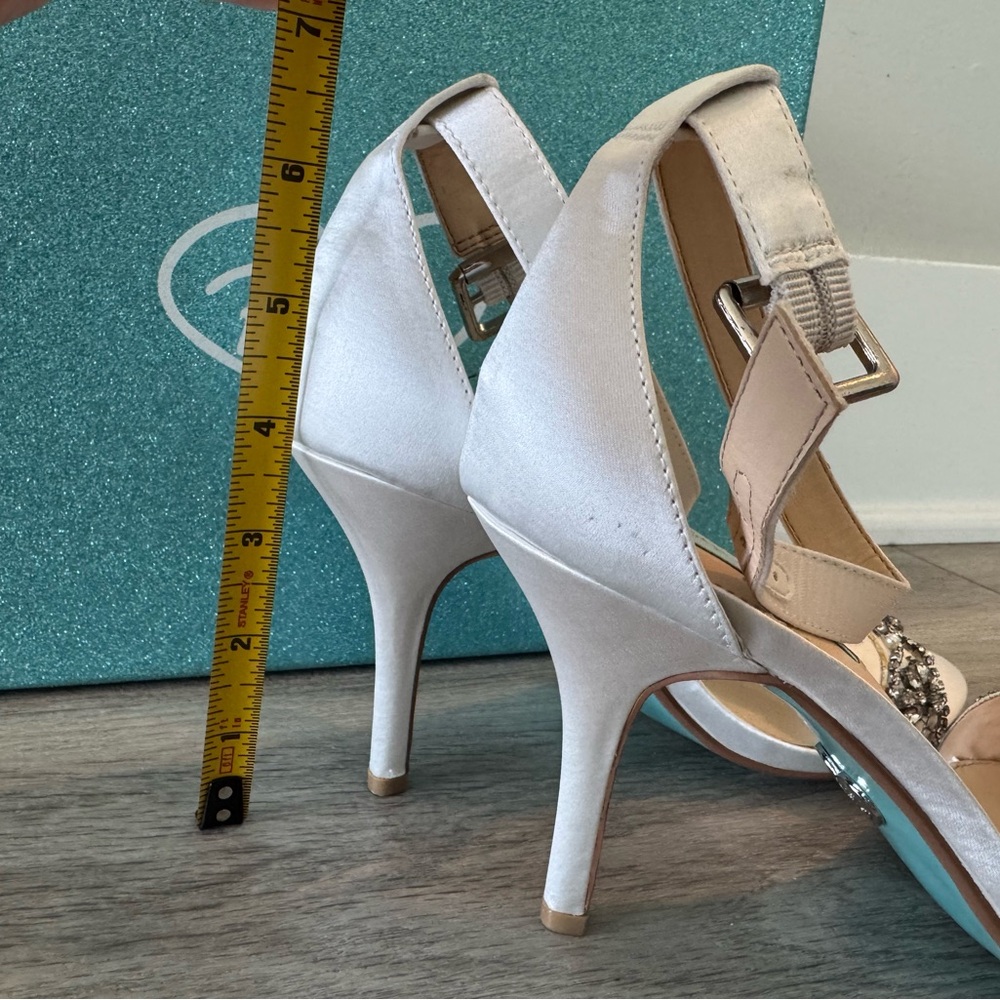 Wedding Shoes- Elegant White Beaded Women's Sandals (New- never worn) - Picture 5 of 5